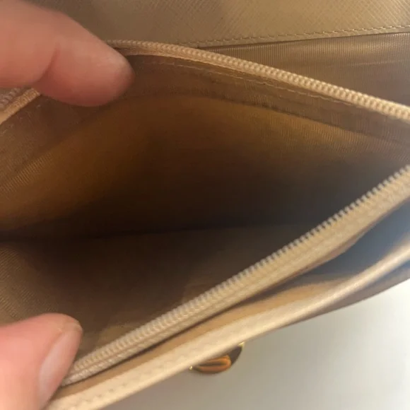 Salvatore Ferragamo long wallet. Beautiful condition. - Picture 9 of 12